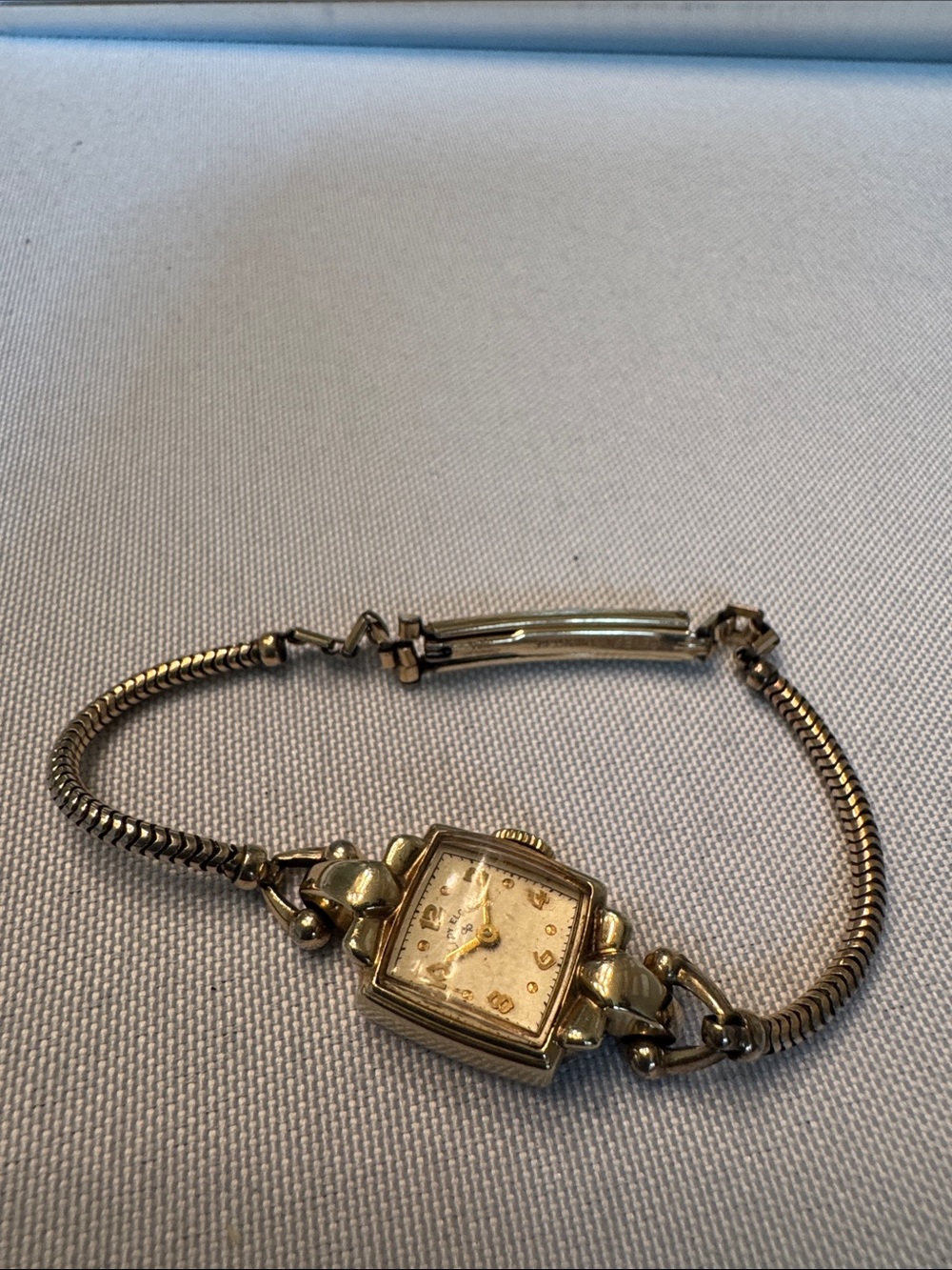 Vintage Lady Elgin Antique Watch Approx 6-7”